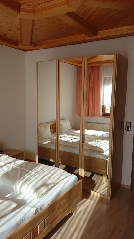 Haus Alpina Apartamento Weissensee Exterior foto